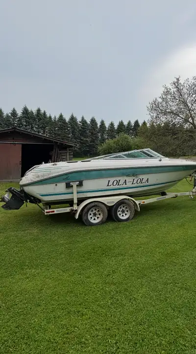 1992 Sea Ray with a 454 , been sitting for 5 years, motor seems to be locked up from sitting . $5,00...