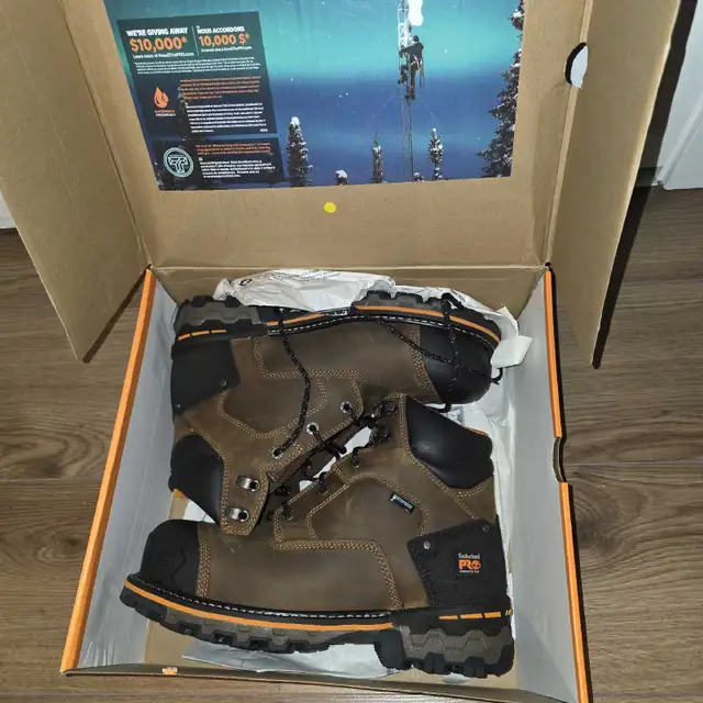 Timberland Work Boots Boondock in Men's Shoes in Oakville / Halton Region - Image 3
