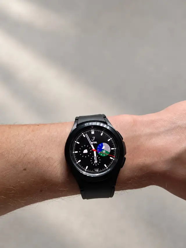 Samsung Galaxy Watch4 Classic, black, with charger