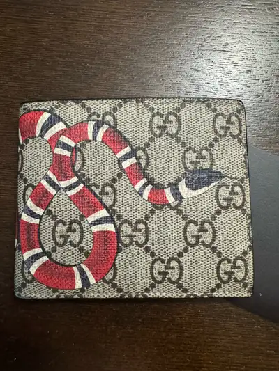 Men’s bifold gucci wallet with proof of purchase.