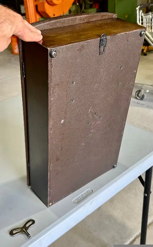 “Brentwood” 31 Day Wall Clock (w Pendulum & Key) in Home Décor & Accents in Mississauga / Peel Region - Image 4