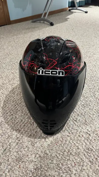 Icon Airflite Skull 18 Limited Edition Used very lightly 1 month only Never dropped Comes with AIRFL...