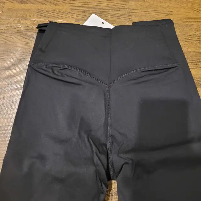 Align Pant 25" size 2 in Women's - Bottoms in Ottawa - Image 4