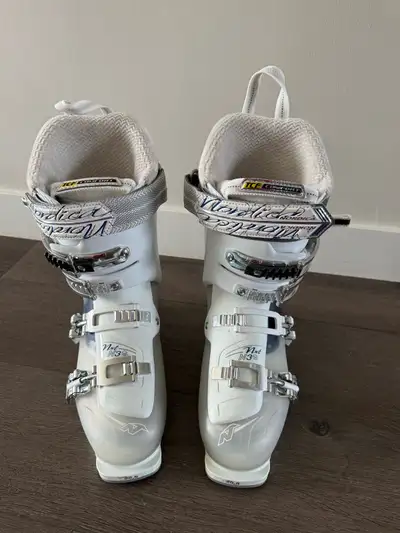 Ski boots , View more