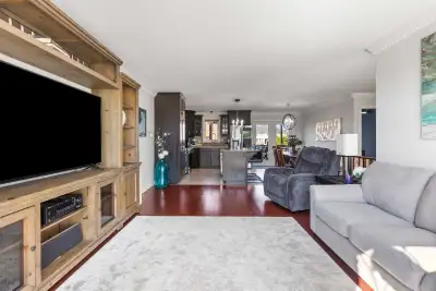 Full MLS Listing & Photo Gallery https://www.realtor.ca/real-estate/30214087/936-driftwood-lakeshore...