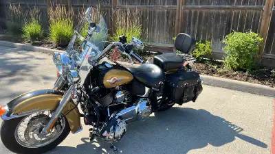 Harley Davidson, softail, deluxe, fog lights, heated grips, ABS brakes, cruise control, luggage rack...