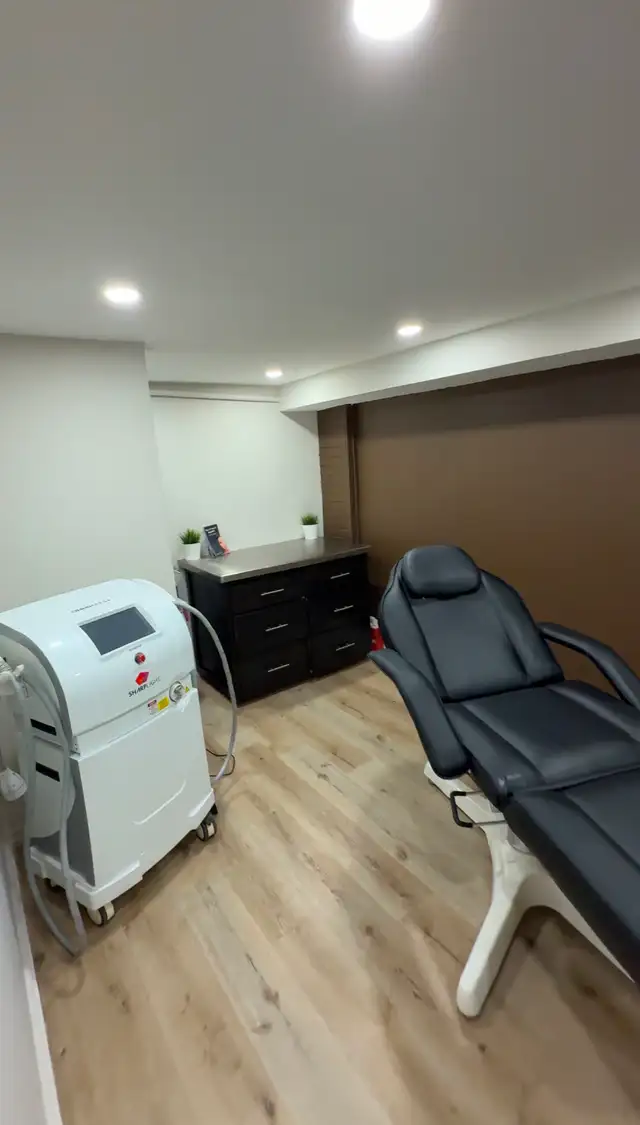 Private beauty room for rent in Hair Stylist & Salon in City of Toronto - Image 2