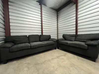 This dark grey has been professionally steam cleaned and vacuumed Comes from a smoke and pet free ho...