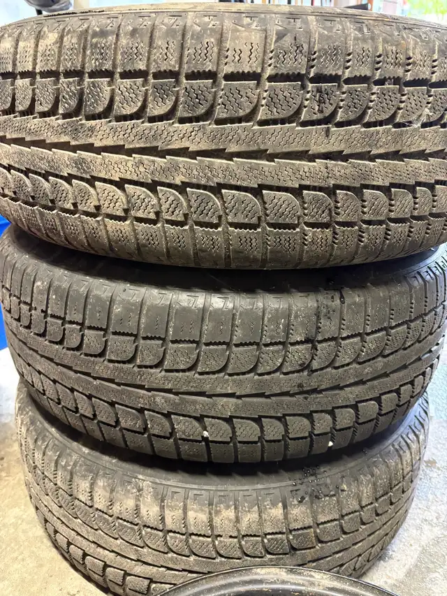 235/65/17 3 Winter tires with steel rims and 1 Rim without tire in Tires & Rims in Ottawa - Image 3