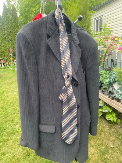 SUIT COAT ( XL ) AND TIE, View more