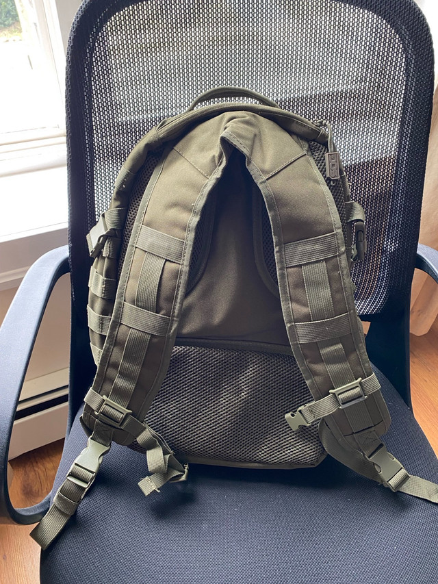 SOG backpack  in Fishing, Camping & Outdoors in City of Halifax - Image 2