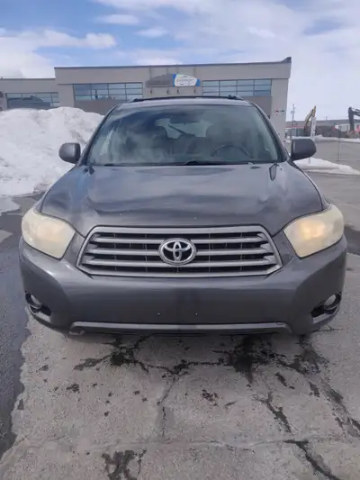 Toyota highlander 2009 à vendre mécanique A1 - 313000 Km pour plus info contact 514 758 2324 Entreti...