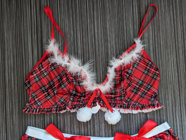 Lingerie rouge carreaux pompon pour les fêtes 2XL neuf dans Femmes - Autre  à Longueuil/Rive Sud - Image 4