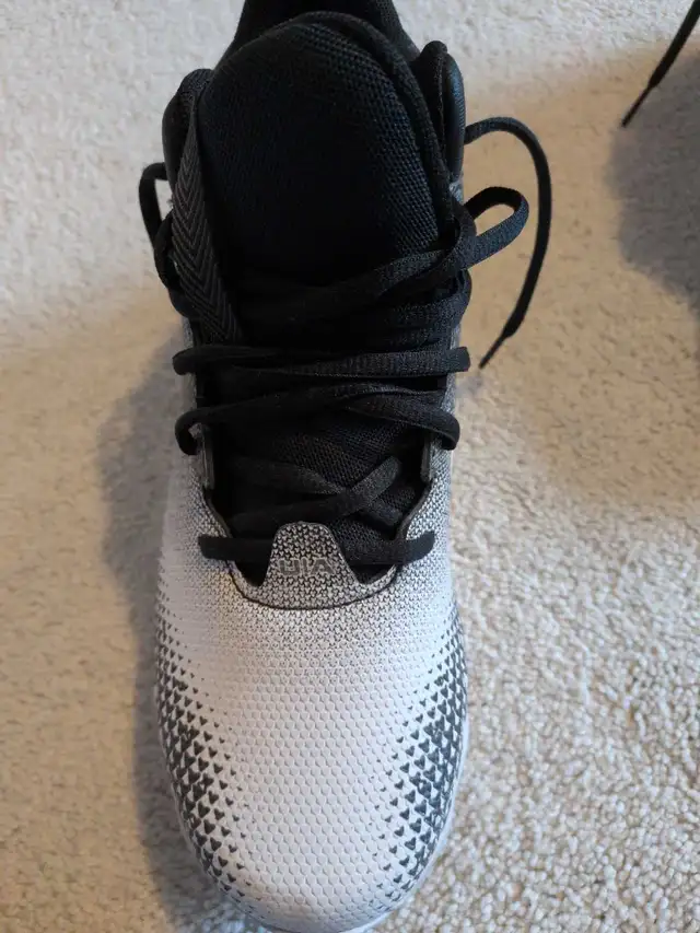under Armour  size 8 football cleats in Men's Shoes in Oakville / Halton Region - Image 2