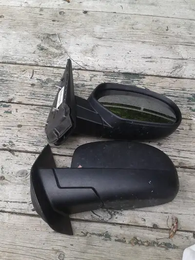 Fairly new took them off to put tow mirrors on. . for 2013 Chevy Silverado