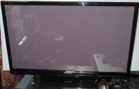 Samsung PN43E450 43" plasma TV with remote and stand