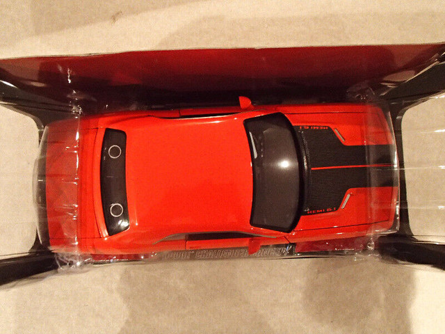 1:18 SCALE DIE-CAST FAIRFIELD MINT 2006 DODGE CHALLENGER CONCEPT in Toys & Games in Sarnia - Image 3