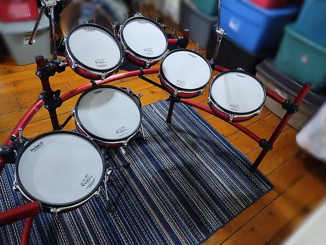" Roland-V-Drum-Pad and Rack Kit - Or Part Out" in Drums & Percussion in Belleville - Image 8