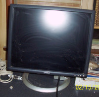 ONE DELL 19" LCD MONITOR VGA WITH STAND MODEL 1905FP