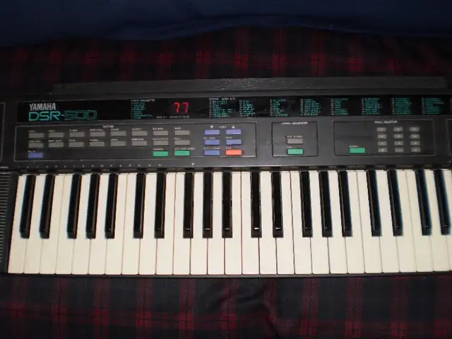 Electronic Yamaha Keyboard, with Bench, Stand  and Pedal in Pianos & Keyboards in City of Toronto - Image 4