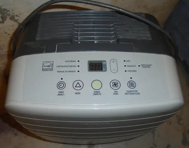 60 pint dehumidifier - for parts or repair - READ THE AD in Heaters, Humidifiers & Dehumidifiers in City of Halifax - Image 3