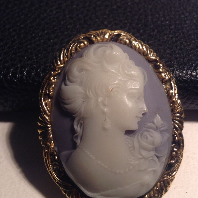 Cameo Blue Clasp for Cloth in Arts & Collectibles in Vancouver - Image 4