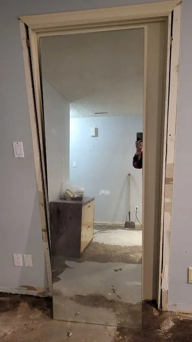 WALL MIRROR ( NO FRAME) in Home Décor & Accents in St. Albert - Image 2