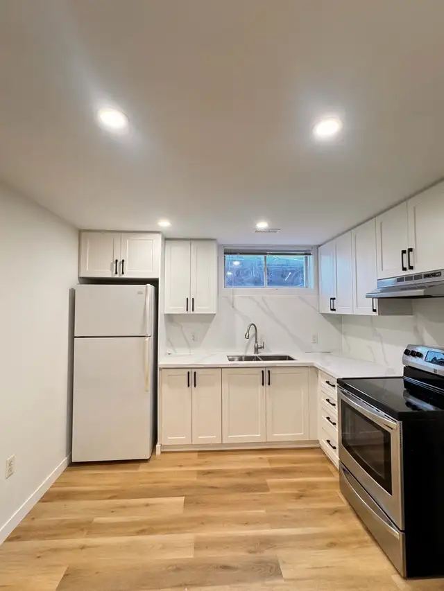 Bright Fully Renovated Lower Level 2Beds 1Bath 3Parkings in Long Term Rentals in Barrie - Image 3
