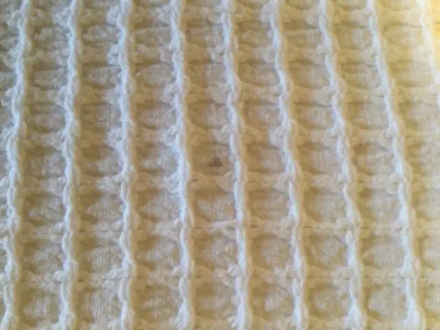 Vintage white double coverlet in Bedding in Mississauga / Peel Region - Image 4
