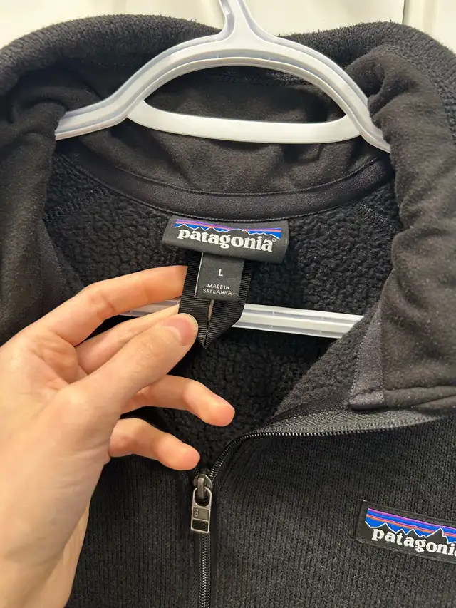 Patagonia 1/4 zip womens black large  in Women's - Tops & Outerwear in Calgary - Image 4