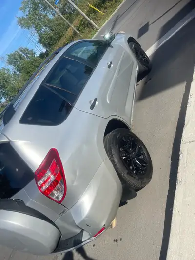Toyota RAV4 2012 – Beaucoup de pièces neuves ! Véhicule bien entretenu avec plusieurs réparations et...