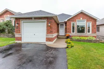 Cozy, clean room for rent on the East Side of Peterborough. Very safe, quiet, and close to everythin...