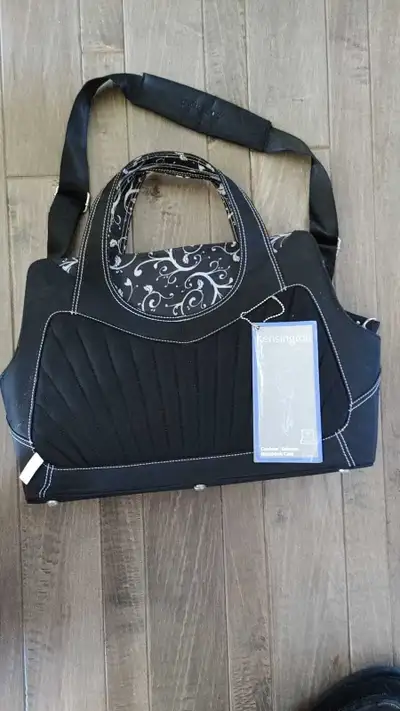 Kensington Contour Carrying Case for 15" Notebook computers, View more