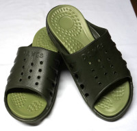 BRAND NEW Dawgs Sandals Size 7
