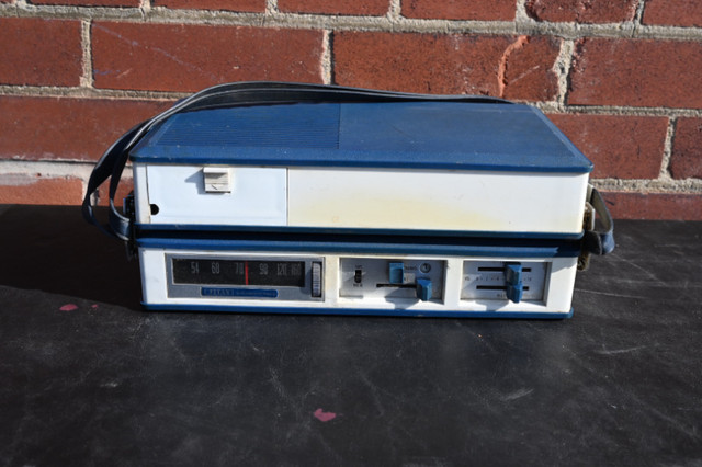 Vintage Titan Portable 8-Track Player in Arts & Collectibles in City of Toronto - Image 2