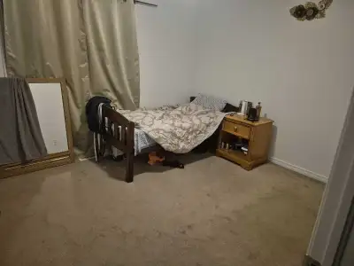 I am offering a sharing room in a clean and quiet house, perfect for a female student near to Doon c...