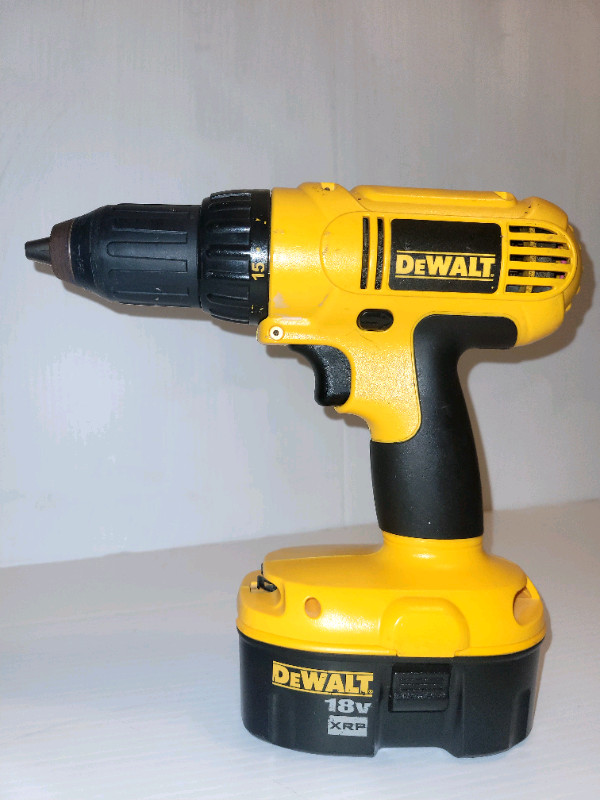 DeWalt  DC759 18V Cordless Drill Driver W/ XPR Battery & Charger in Power Tools in City of Montréal - Image 2