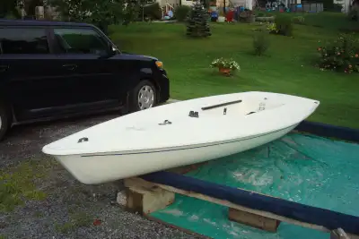 Laser sailboat. Freshly refurbished and ready to launch with all parts. Several sail options. Delive...