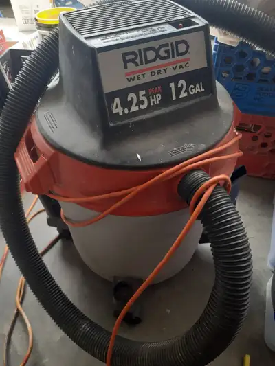 12 Gallon dry / wet vacuum