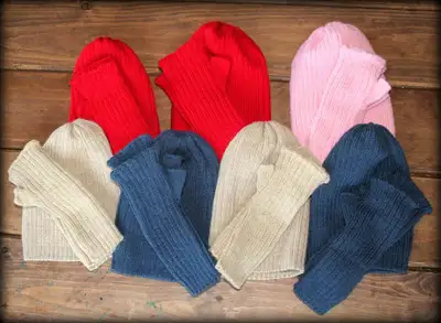 Ensembles tuques et mitaines pour poupon en laine d'alpaga, View more