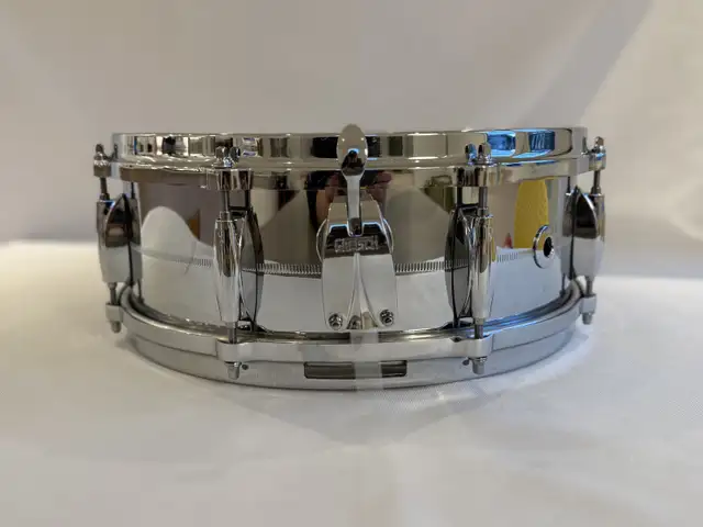 Like New! Gretsch USA Custom Chrome Over Brass 5x14" Snare in Drums & Percussion in Hamilton - Image 6