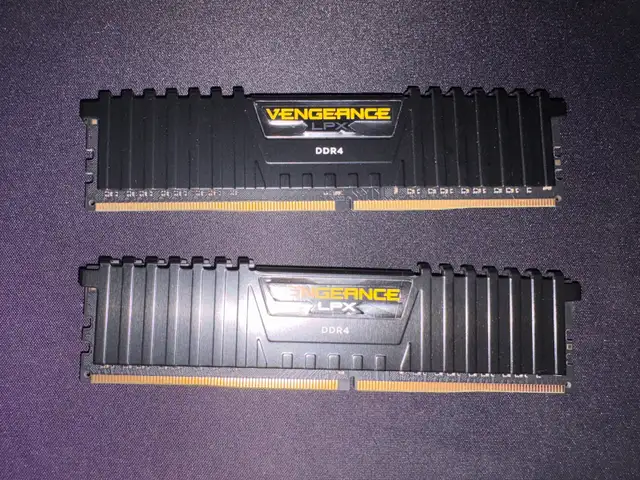 Corsair Vengeance lpx ddr4 16GB ram sticks