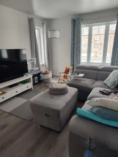 Très grand 5 et demi à louer au premier étage d'un quadruplex récent situé au 1779 true St Onge à Dr...