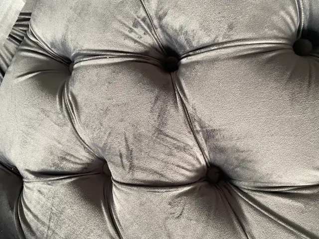 Velvet Tufted Accent Chair and Sofa in Chairs & Recliners in City of Toronto - Image 3