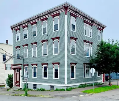 We have a really nice and large 3 bedroom apartment available at 292 Princess Street. The apartment...