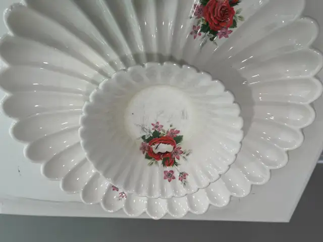 Vintage Chip and Dip or Vegetable Set in Kitchen & Dining Wares in Ottawa - Image 4