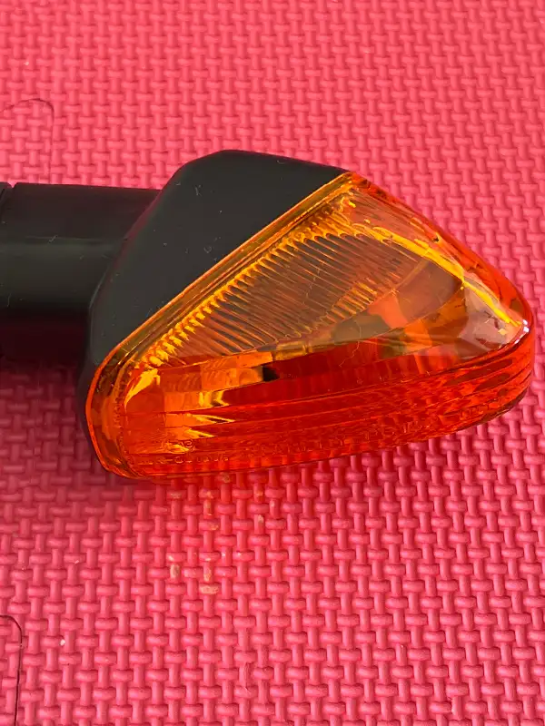 Kawasaki Ninja zx6r 600 Turn Signal Lamp assembly oem 23037-0058 in Other in Barrie - Image 2