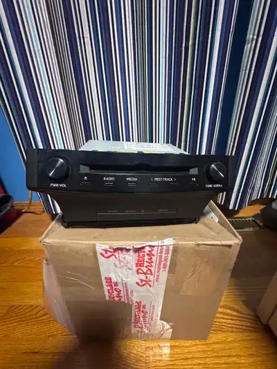 450 OBO not working radio. When plugged in everything lights up and buttons work, but screen doesn’t...