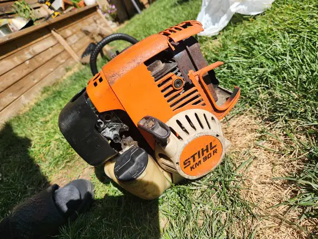 Stihl km90r combination string trimmer in Lawnmowers & Leaf Blowers in Kingston - Image 4