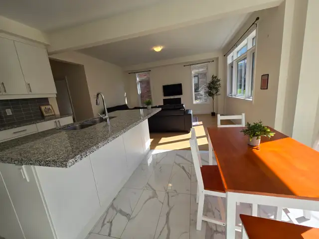 1 bedroom 1 washroom in 4 bedroom new home midhurst springwater in Room Rentals & Roommates in Barrie - Image 3
